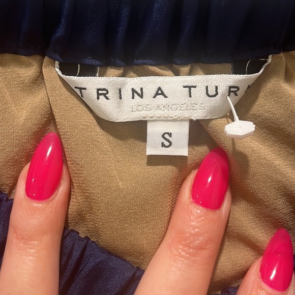 Trina Turk navy blue silk short sleeve blouse Small S - Picture 2 of 7